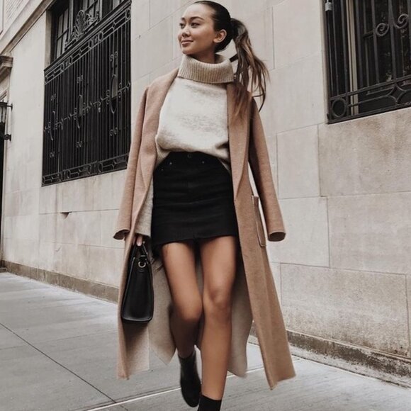 Aritzia Babaton Vegan Suede Modern Mini Skirt Black Size 2 - Picture 2 of 10